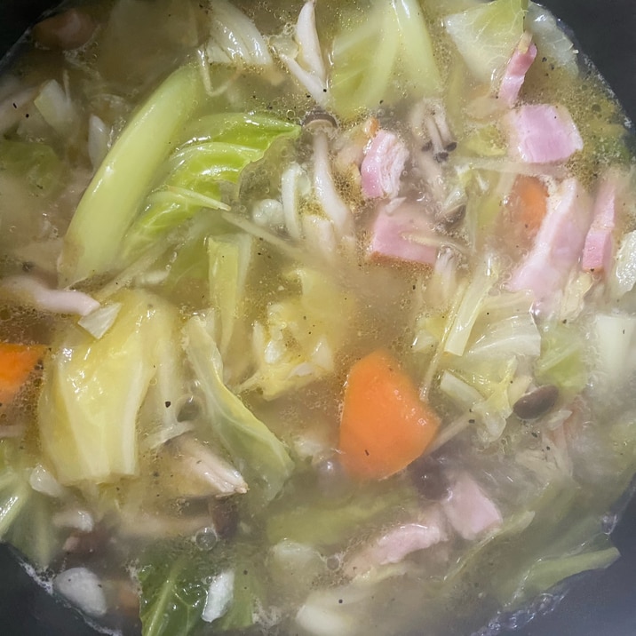 ⑤免疫力アップ！野菜とニンニク生姜たっぷりスープ